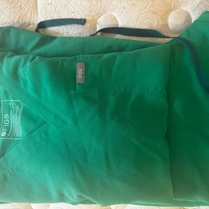 Figs Vibrant Green Scrub Top